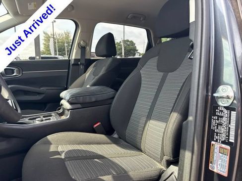 Used 2024 Kia Sorento LX FWD image 9