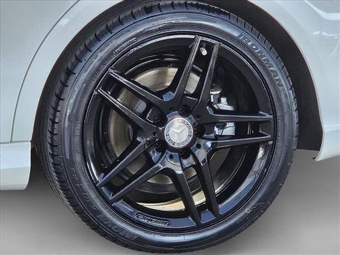 Used 2016 Mercedes-Benz E 400 4MATIC Sedan image 9