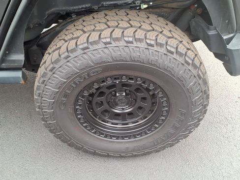Used 2018 Jeep Wrangler Unlimited Rubicon AWD/4WD image 9