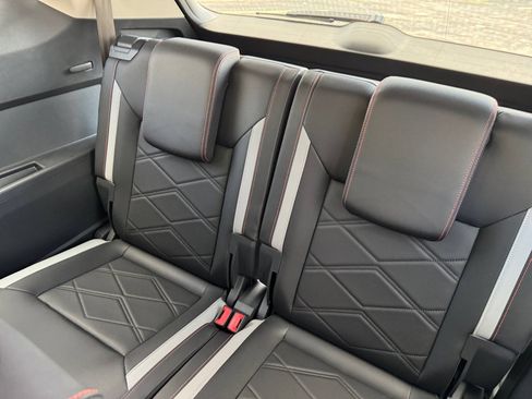 Used 2025 Volkswagen Atlas Peak Edition SE AWD/4WD image 17