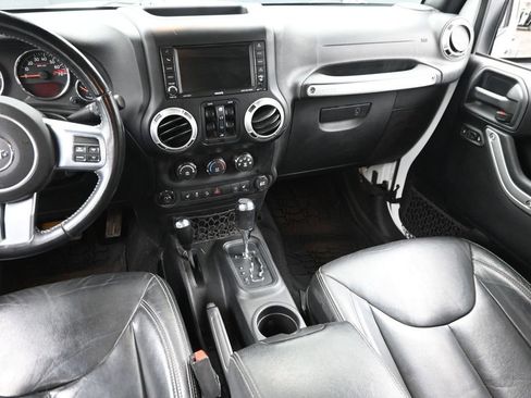 Used 2016 Jeep Wrangler Unlimited Rubicon AWD/4WD image 15