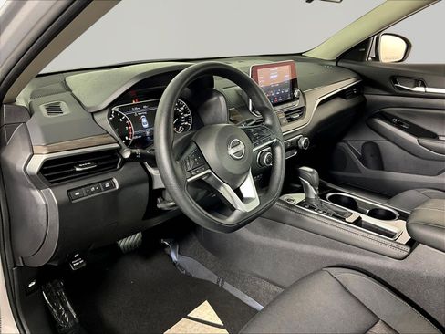 Certified 2023 Nissan Altima 2.5 SV FWD image 17
