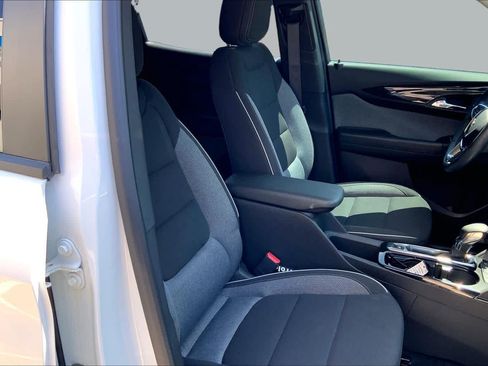 Used 2026 Chevrolet TrailBlazer LT w/ Convenience Package FWD image 9