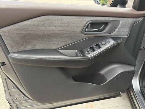 Used 2021 Nissan Rogue S FWD image 12