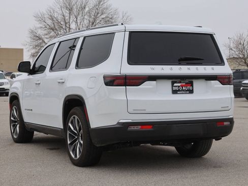 Used 2022 Jeep Wagoneer Series III w/ Premium Group I AWD/4WD image 11