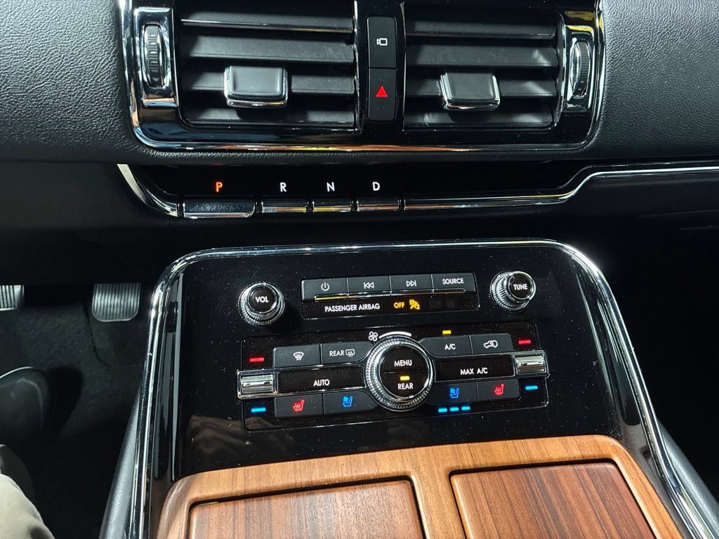 Used 2019 Lincoln Navigator L Reserve w/ Cargo Package AWD/4WD image 19