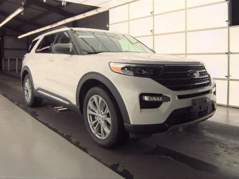 Used 2023 Ford Explorer XLT w/ Equipment Group 202A image 1
