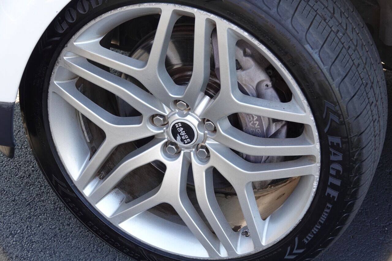 Used 2011 Land Rover Range Rover Sport Supercharged AWD/4WD image 35
