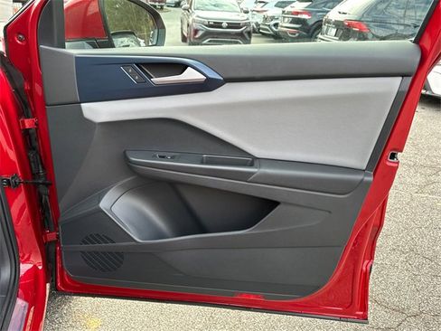 Certified 2022 Volkswagen Taos SE image 14
