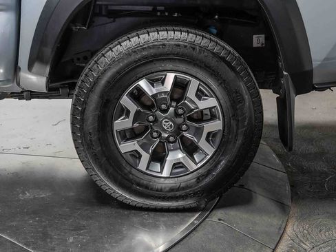 Certified 2018 Toyota Tacoma TRD Off-Road w/ Technology Package AWD/4WD image 11