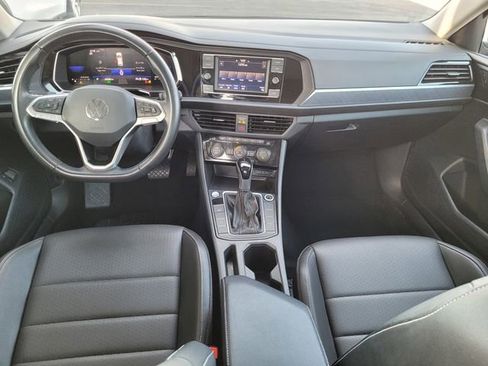 Used 2024 Volkswagen Jetta SE FWD image 6