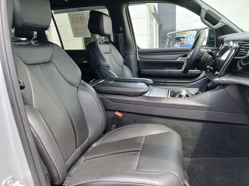 Used 2023 Jeep Wagoneer Series III w/ Preferred Equipment Group AWD/4WD image 20