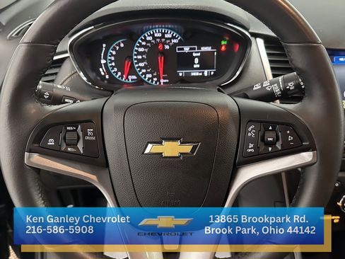 Certified 2022 Chevrolet Trax LT w/ Midnight Edition image 11