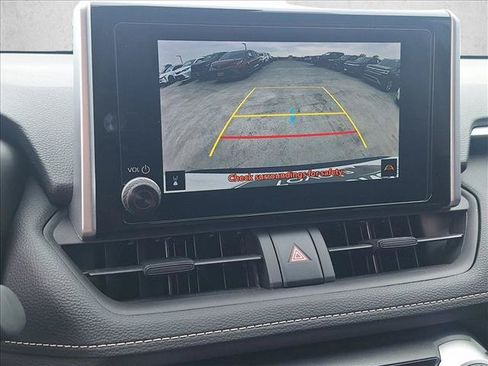 Used 2025 Toyota RAV4 XLE AWD/4WD image 13