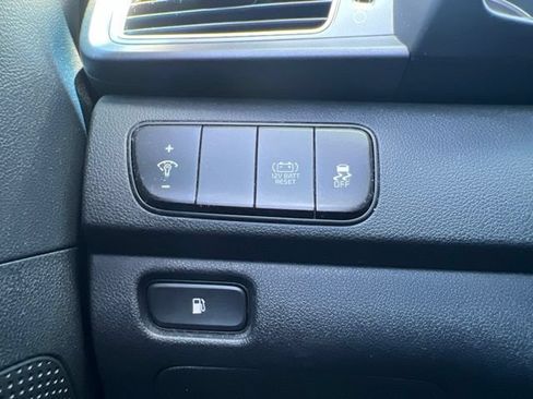 Used 2019 Kia Niro LX FWD image 22