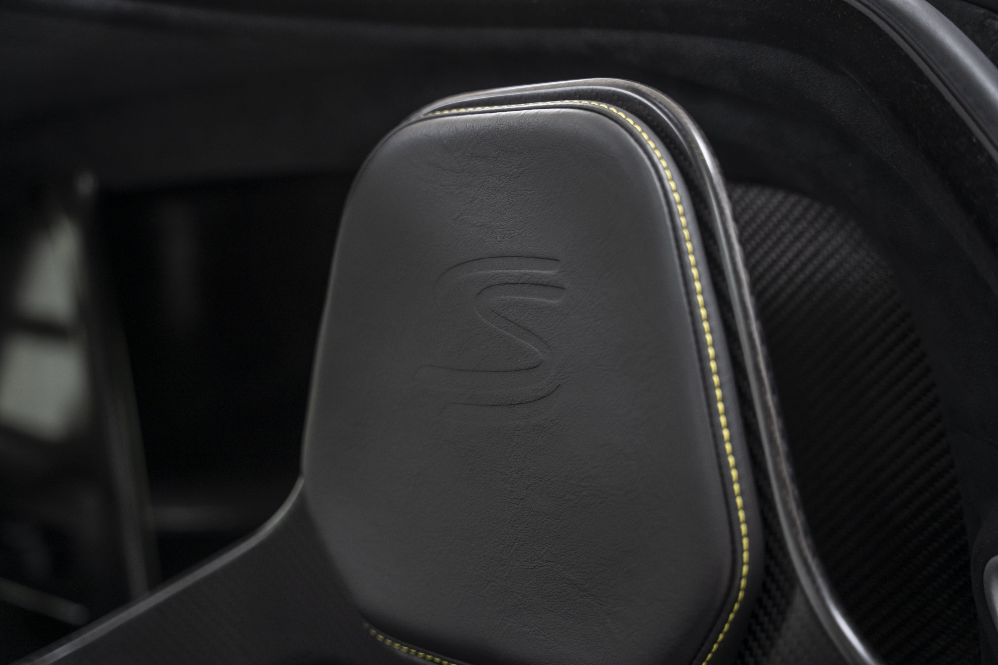 Used 2019 McLaren Senna RWD image 31