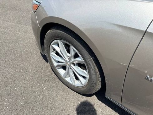 Used 2025 Chevrolet Malibu LT FWD image 4