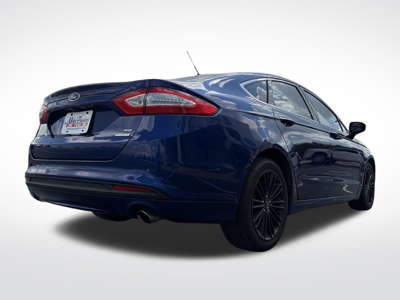 Used 2016 Ford Fusion SE w/ Equipment Group 202A FWD image 9
