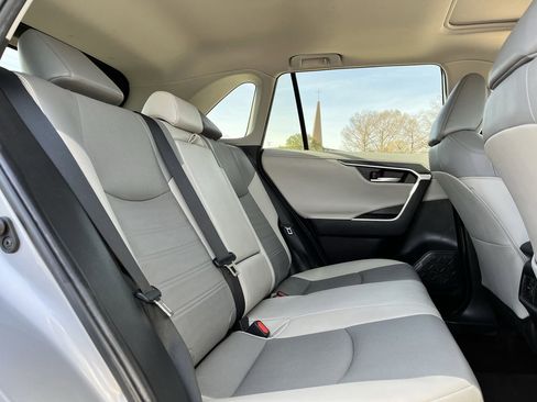 Used 2023 Toyota RAV4 Limited image 28