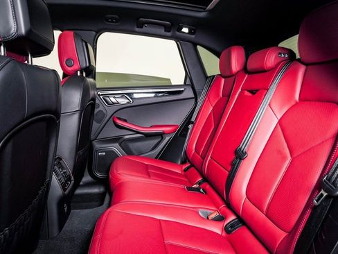 Certified 2025 Porsche Macan AWD/4WD image 17