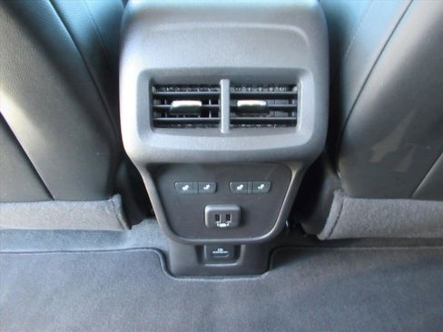 Certified 2024 Chevrolet Equinox Premier image 29