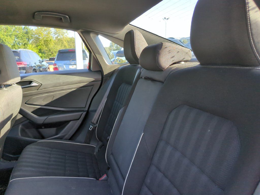Used 2022 Volkswagen Jetta Sport FWD image 5
