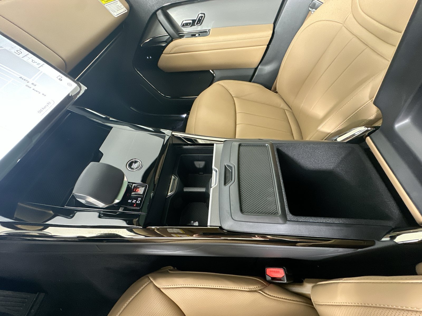 New 2027 Land Rover Range Rover Sport SE AWD/4WD image 29
