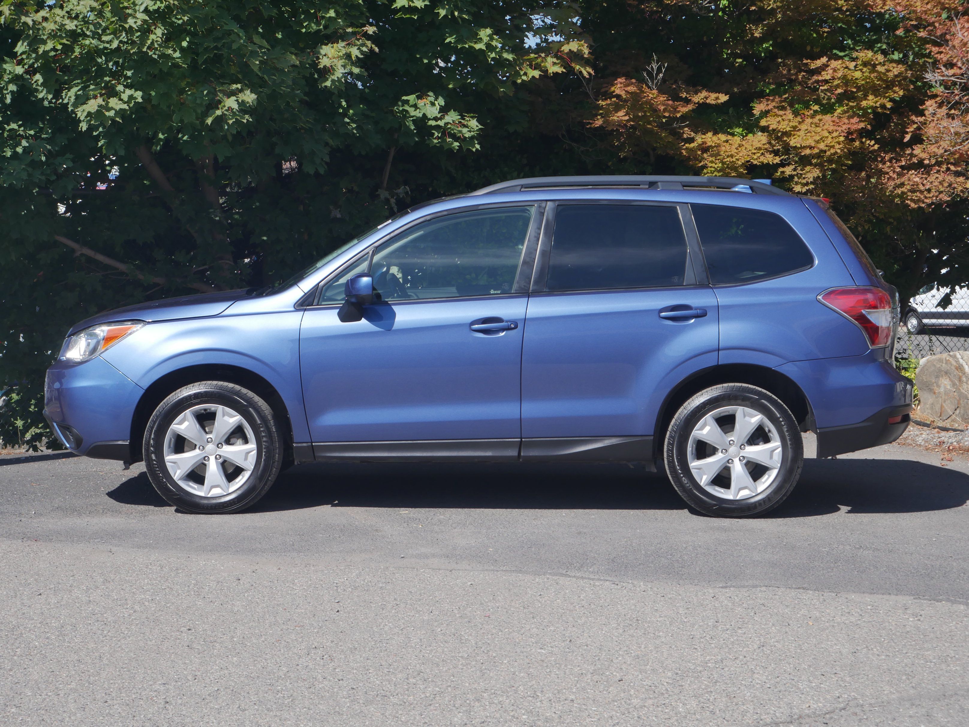 Used 2016 Subaru Forester 2.5i Premium w/ Popular Package #2 AWD/4WD image 8
