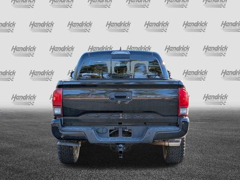 Used 2018 Toyota Tacoma TRD Off-Road image 8