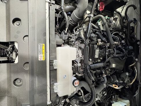 Used 2025 Toyota Tacoma SR image 32