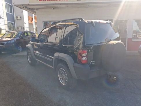 Used 2005 Jeep Liberty Sport image 2