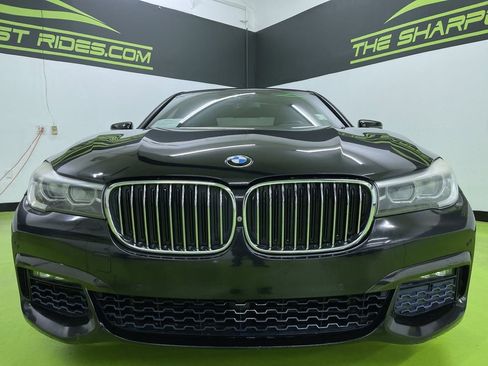 Used 2017 BMW 740i image 3