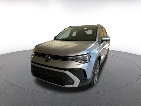 Used 2025 Volkswagen Taos SE image 10