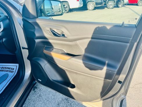 Used 2023 GMC Acadia SLE w/ Driver Convenience Package image 40