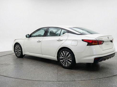 Used 2025 Nissan Altima 2.5 SV image 6