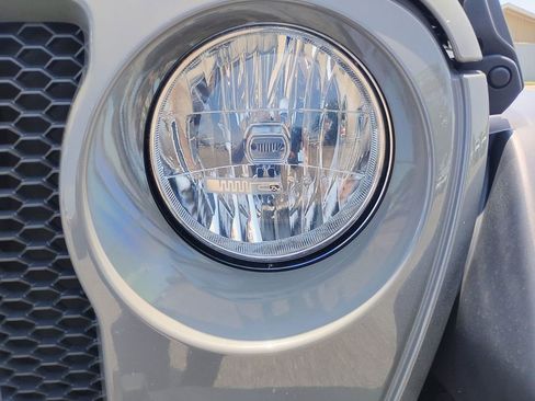 Used 2020 Jeep Wrangler Sport AWD/4WD image 29