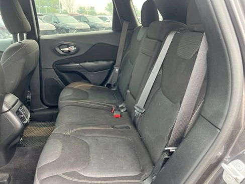 Used 2016 Jeep Cherokee Latitude w/ Cold Weather Group AWD/4WD image 14