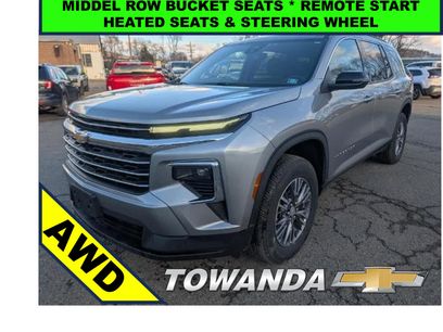 Used 2025 Chevrolet Traverse LT