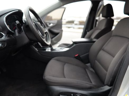 Used 2020 Chevrolet Malibu LT FWD image 17