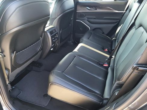 New 2025 Jeep Grand Cherokee Limited w/ Black Appearance Package image 13