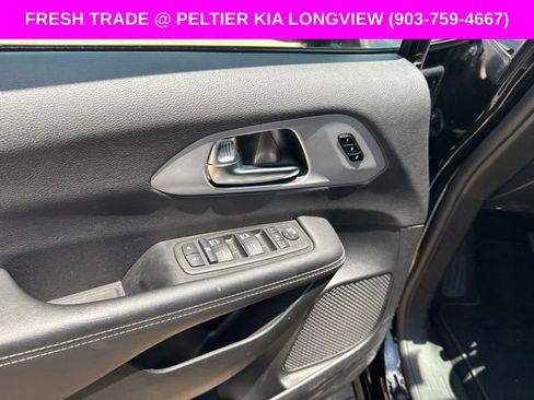 Used 2025 Chrysler Pacifica Limited FWD image 13