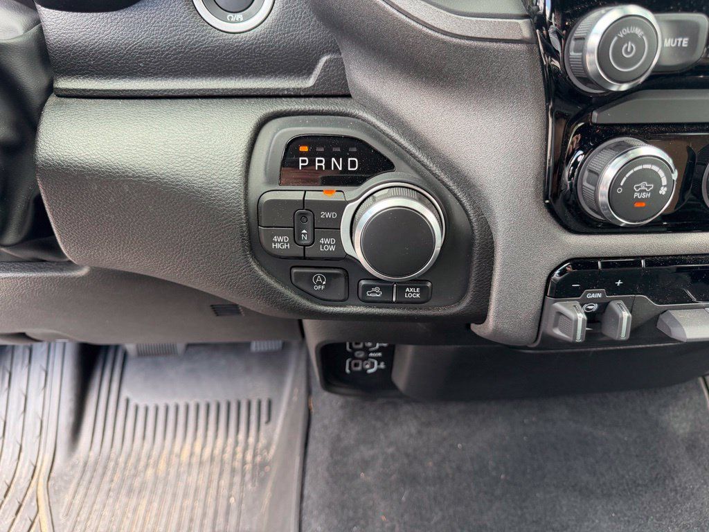 Used 2025 RAM 1500 Warlock AWD/4WD image 22