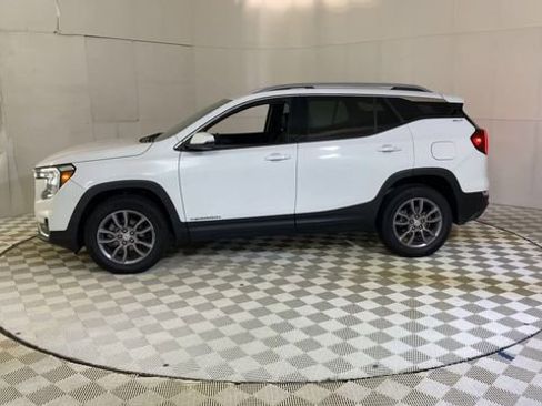 Used 2024 GMC Terrain SLT AWD/4WD image 5