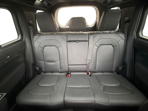 Used 2023 Land Rover Defender 110 SE image 12