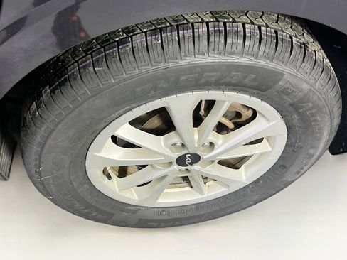 Used 2024 Kia Carnival LX image 31