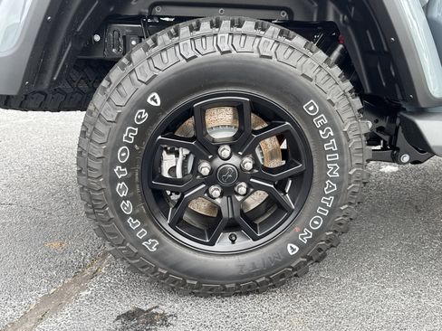 New 2025 Jeep Gladiator High Tide image 18