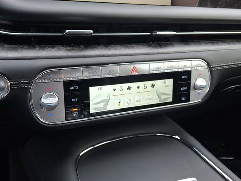 Certified 2025 Genesis G90 3.5T image 23