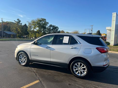 Used 2020 Chevrolet Equinox LT w/ Driver Convenience Package image 4