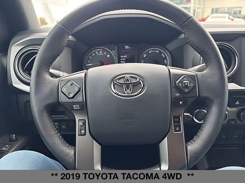 Used 2019 Toyota Tacoma TRD Off-Road image 17