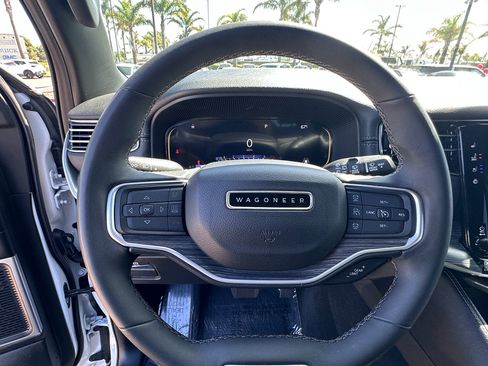 Used 2023 Jeep Wagoneer L Series II image 14
